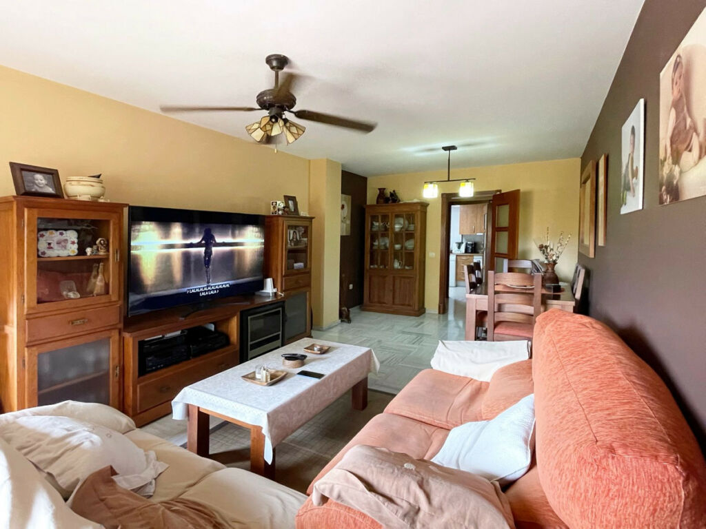 Middle Floor Apartment Fuengirola Málaga - image 10