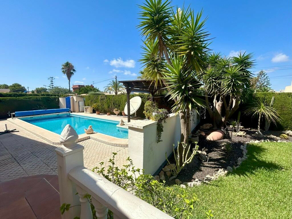 Detached Villa Cabo Roig Alicante - image 10