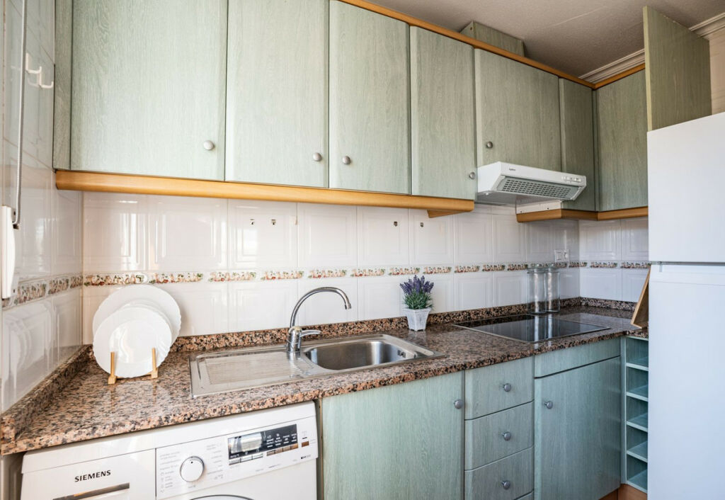 Middle Floor Apartment Torrevieja Alicante - image 10