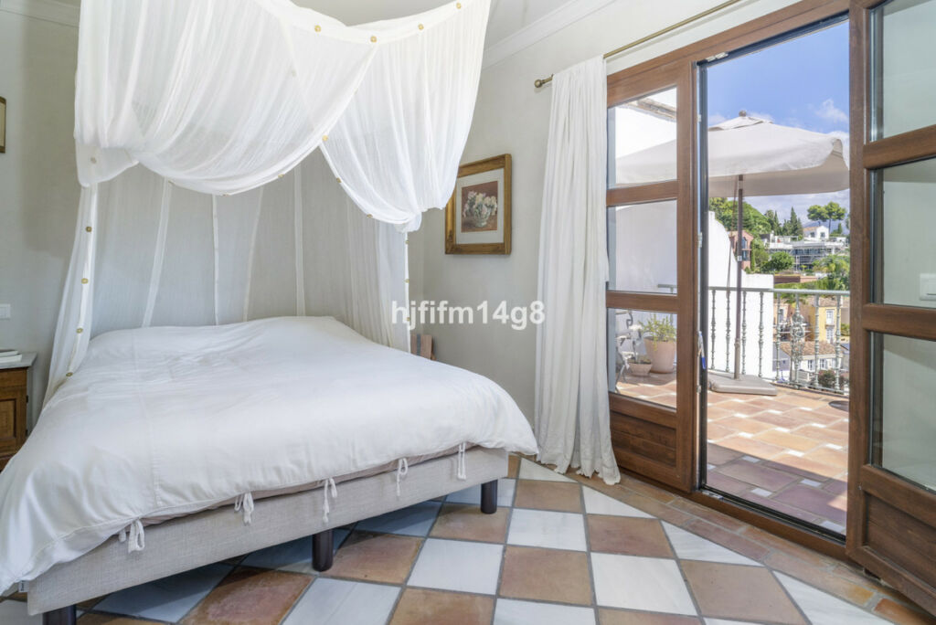 Townhouse La Heredia Málaga - image 10