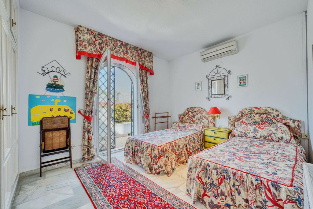 Detached Villa Nueva Andalucía Málaga - image 10