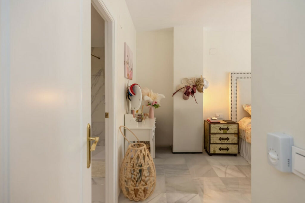 Middle Floor Apartment Nueva Andalucía Málaga - image 10