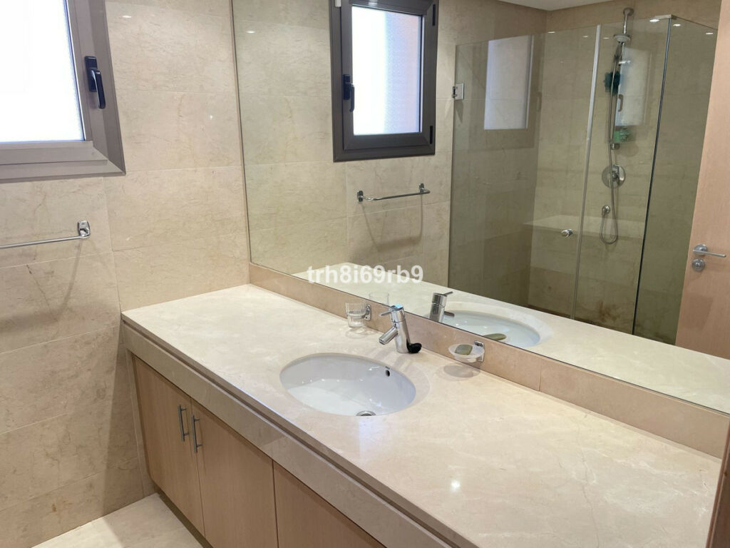 Middle Floor Apartment Bel Air Málaga - image 10