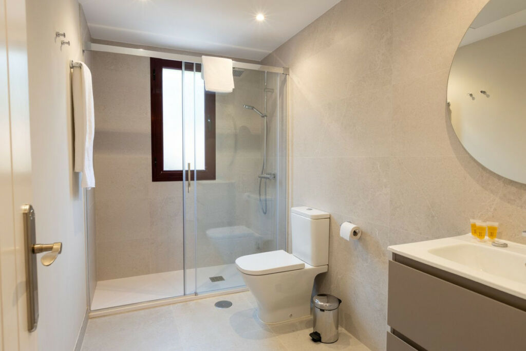Middle Floor Apartment Benahavís Málaga - image 8