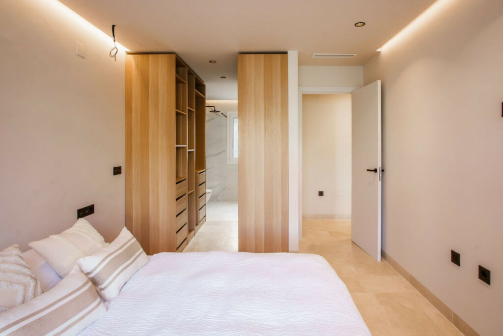 Middle Floor Apartment La Quinta Málaga - image 10