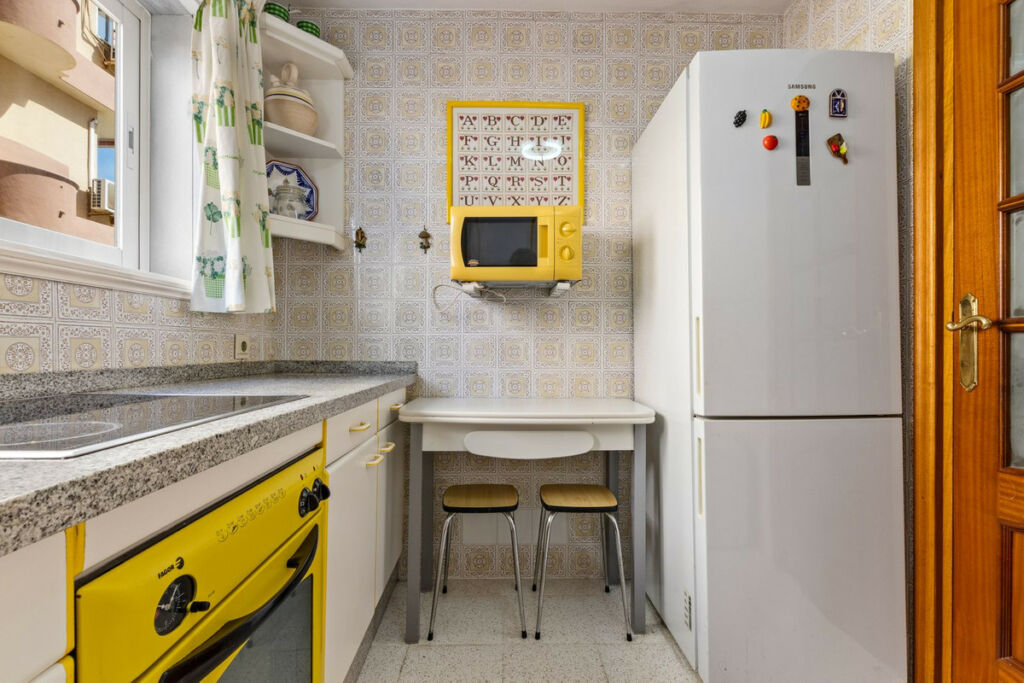 Middle Floor Apartment Los Boliches Málaga - image 9