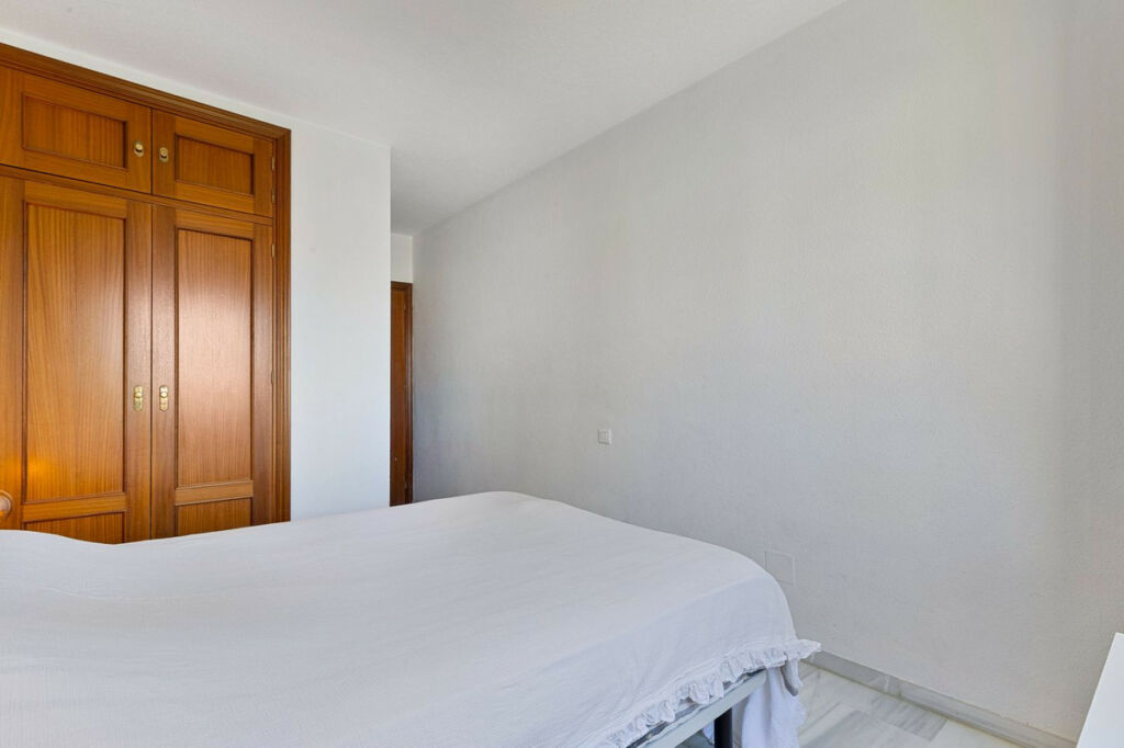 Middle Floor Apartment Fuengirola Málaga - image 10