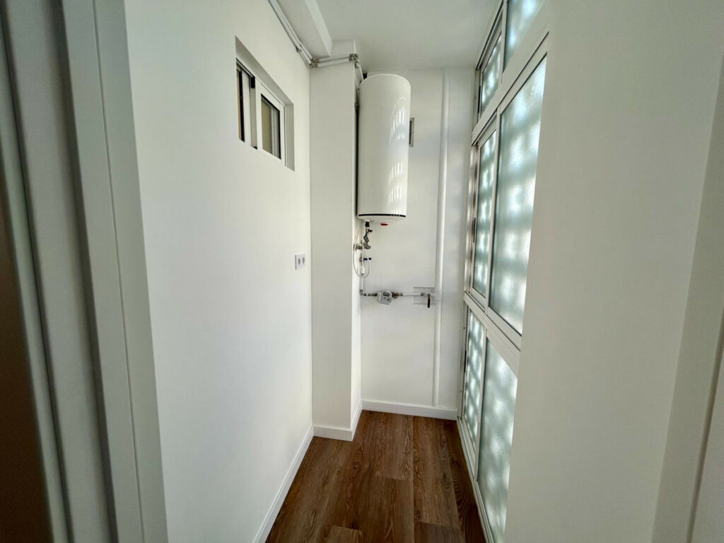 Middle Floor Apartment Torrevieja Alicante - image 10