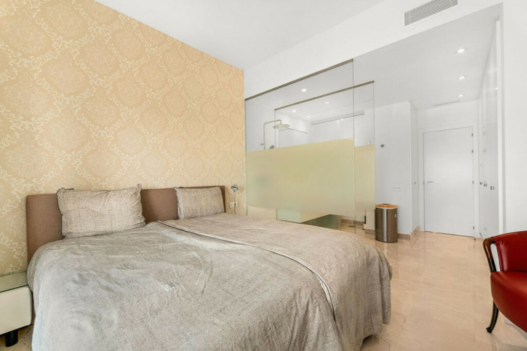 Ground Floor Apartment El Paraiso Málaga - image 10