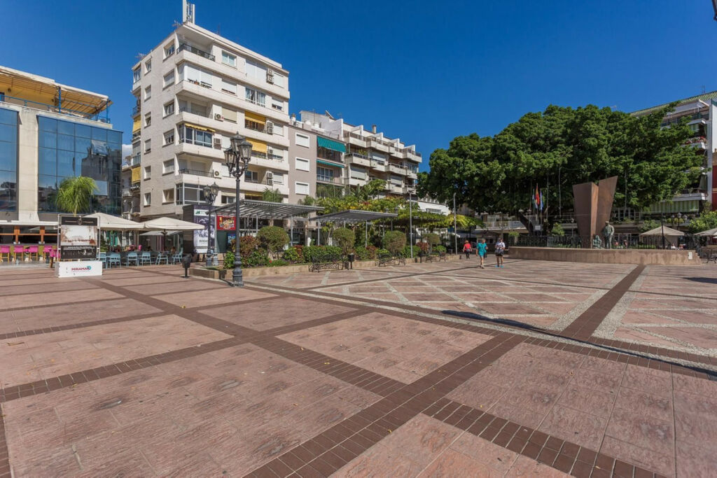 Middle Floor Apartment Fuengirola Málaga - image 10