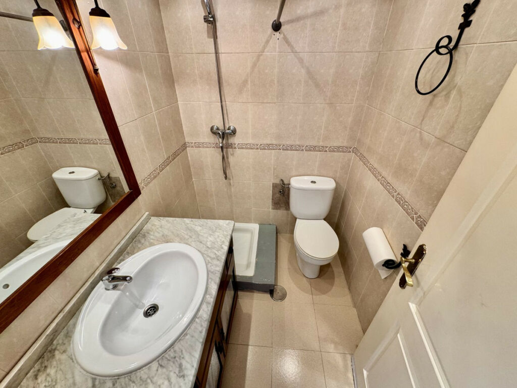 Middle Floor Apartment Las Lagunas Málaga - image 10