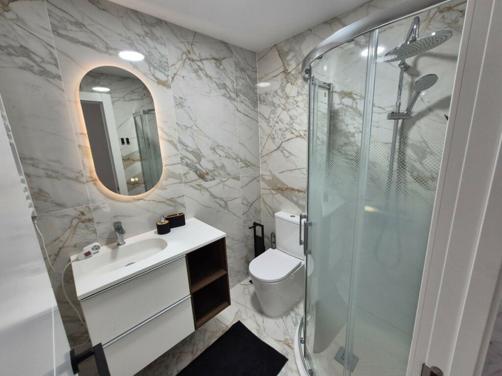 Middle Floor Apartment Torrevieja Alicante - image 10
