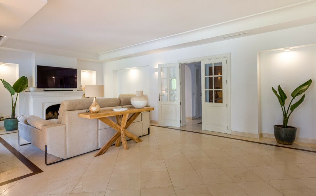 Detached Villa Guadalmina Baja Málaga - image 10