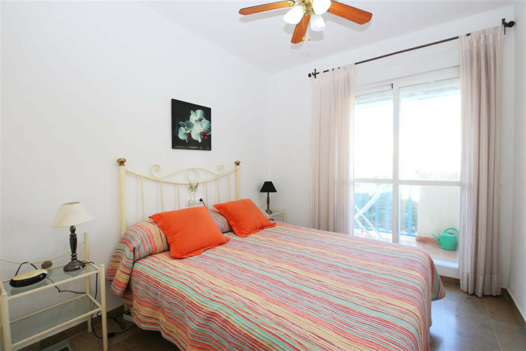 Middle Floor Apartment Estepona Málaga - image 10