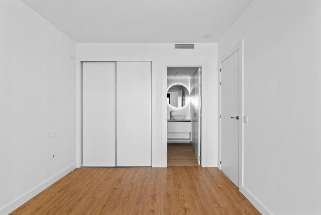 Middle Floor Apartment Villamartin Alicante - image 10