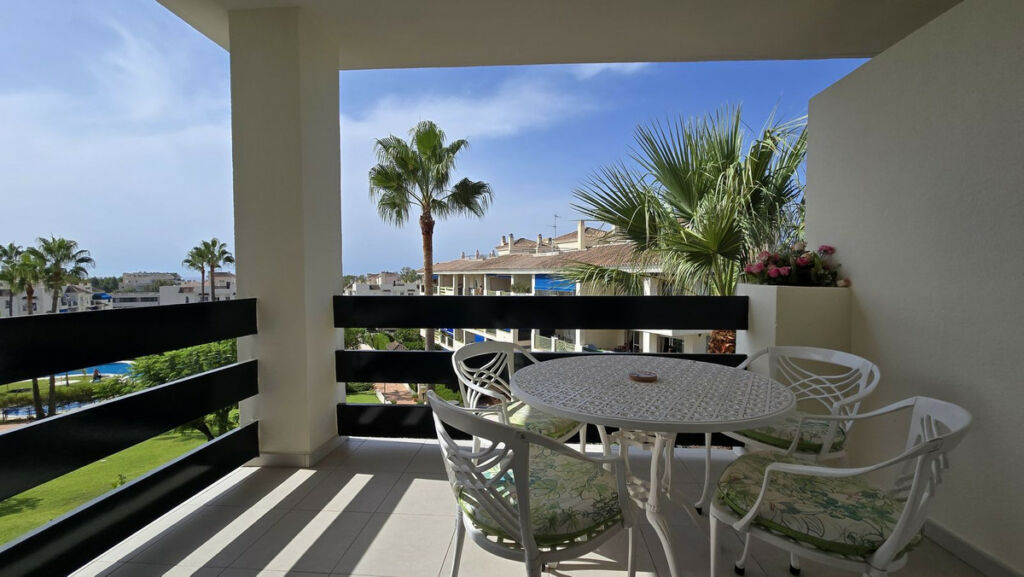 Middle Floor Apartment Nueva Andalucía Málaga - image 10