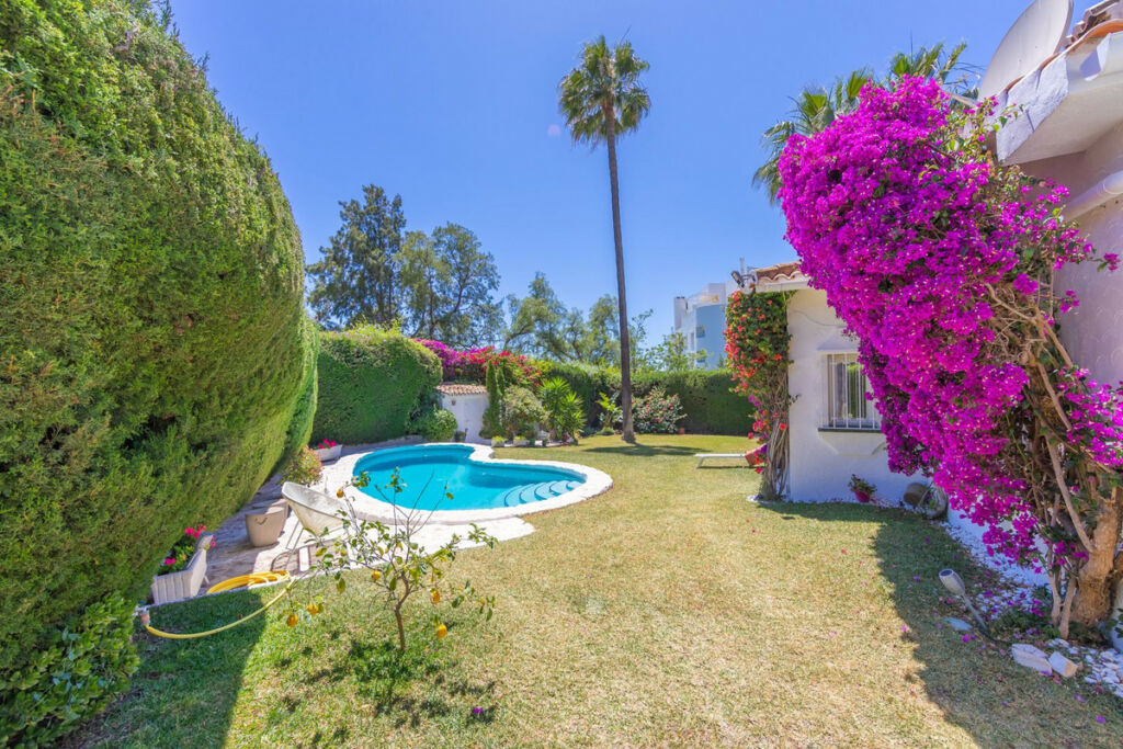 Detached Villa Guadalmina Alta Málaga - image 10
