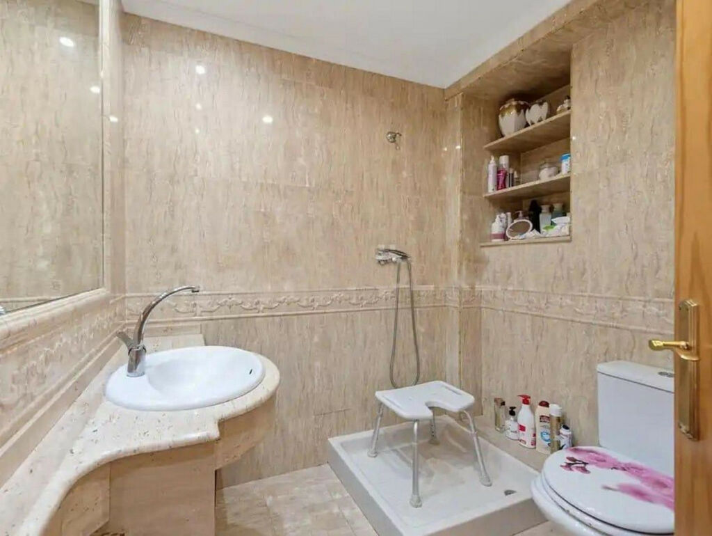 Middle Floor Apartment Estepona Málaga - image 10