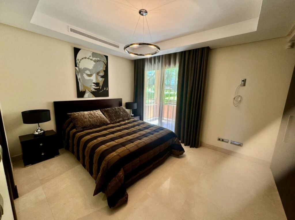 Ground Floor Apartment Puerto Banús Málaga - image 10