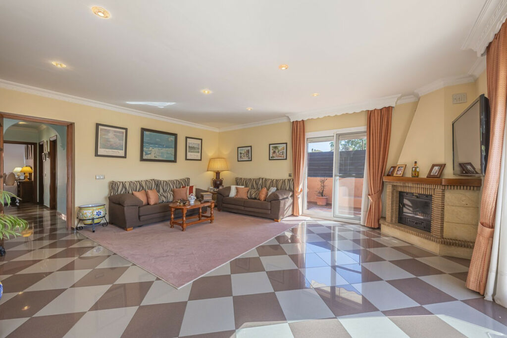Detached Villa San Pedro de Alcántara Málaga - image 11
