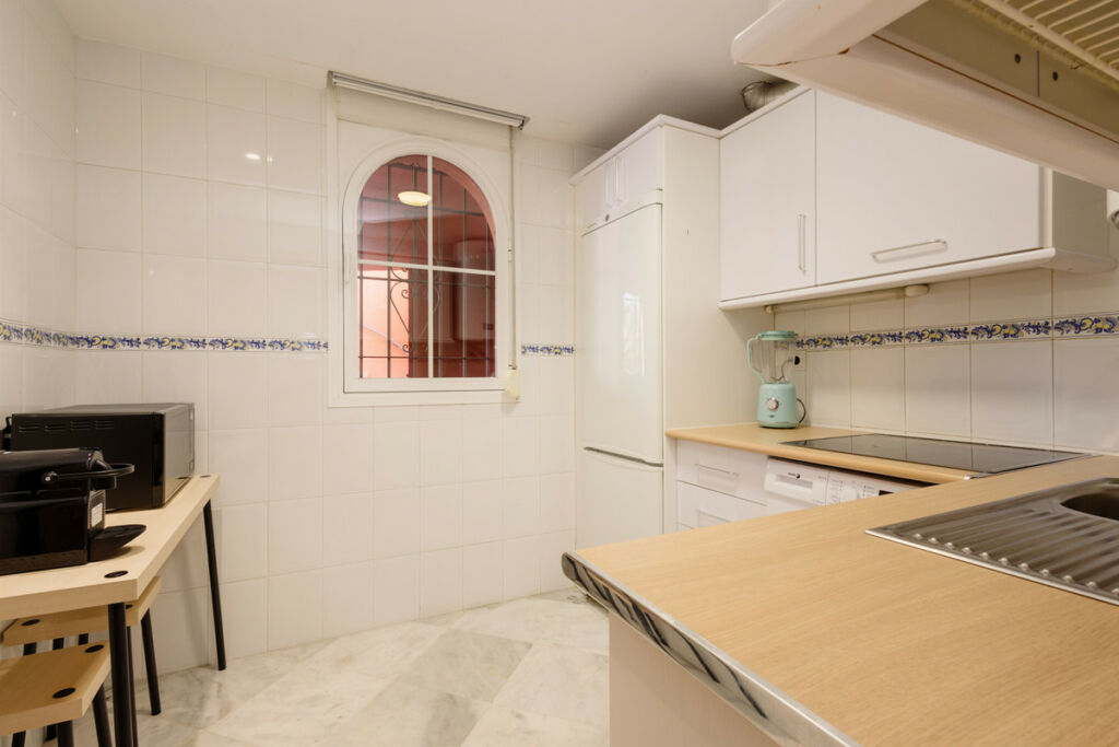 Middle Floor Apartment Costabella Málaga - image 11