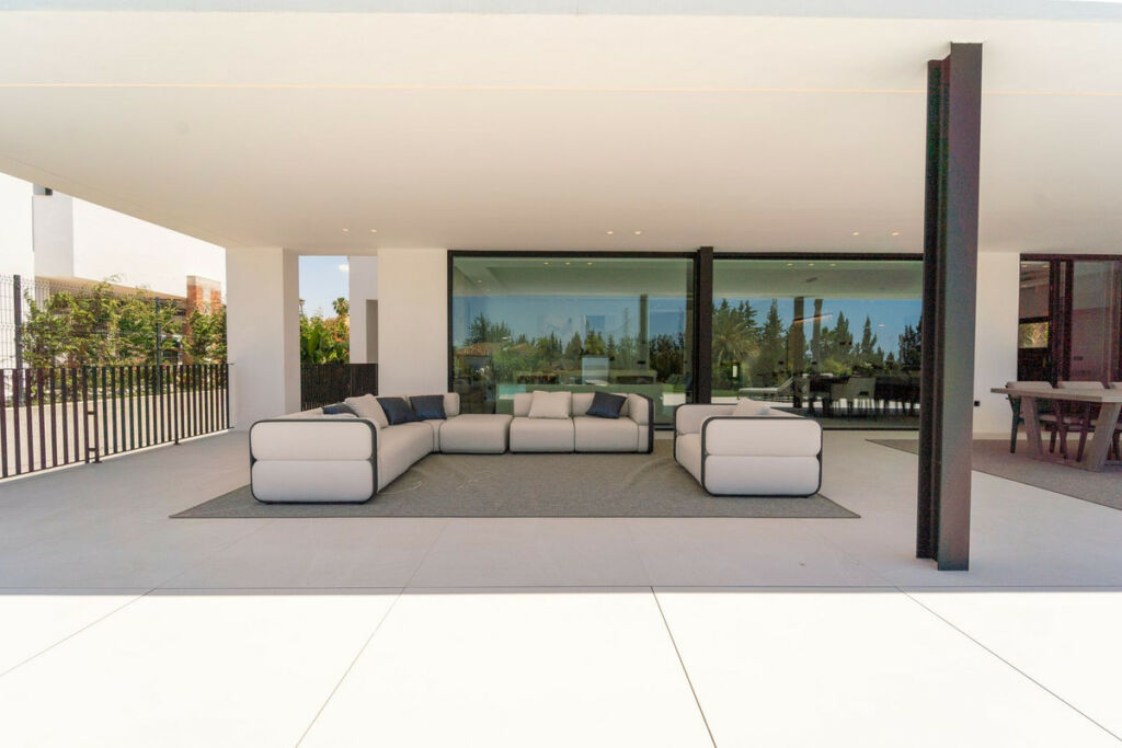 Detached Villa Nueva Andalucía Málaga - image 11