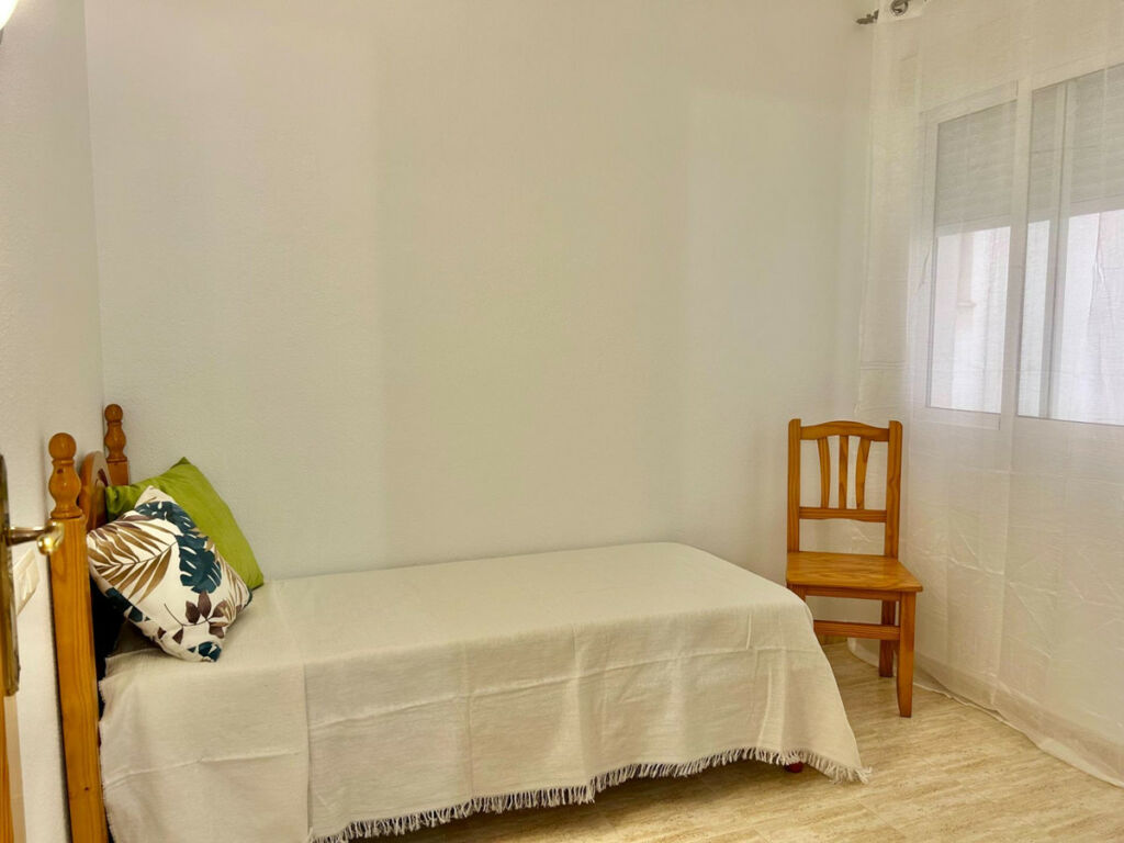 Middle Floor Apartment Torrevieja Alicante - image 11