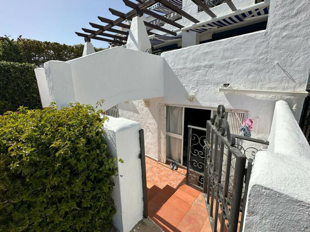 Ground Floor Apartment Calahonda Málaga - image 11