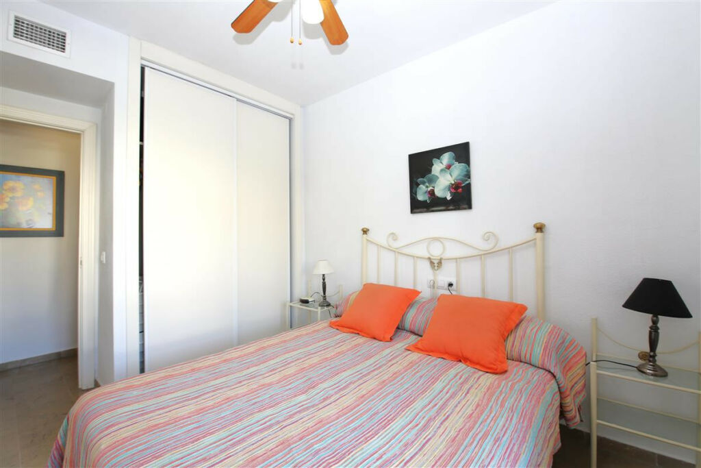 Middle Floor Apartment Estepona Málaga - image 11