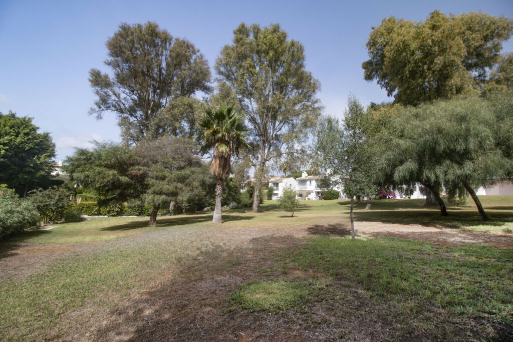 Middle Floor Apartment Estepona Málaga - image 11