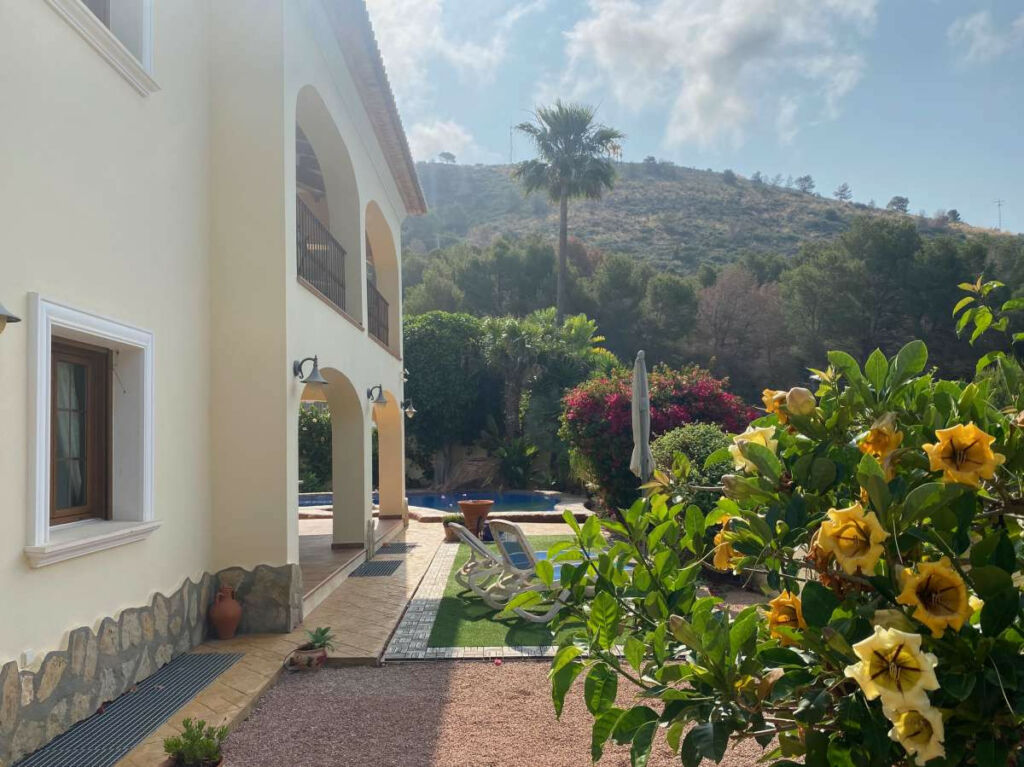 Detached Villa Moraira Alicante - image 11