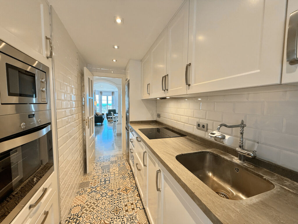 Middle Floor Apartment Nueva Andalucía Málaga - image 11