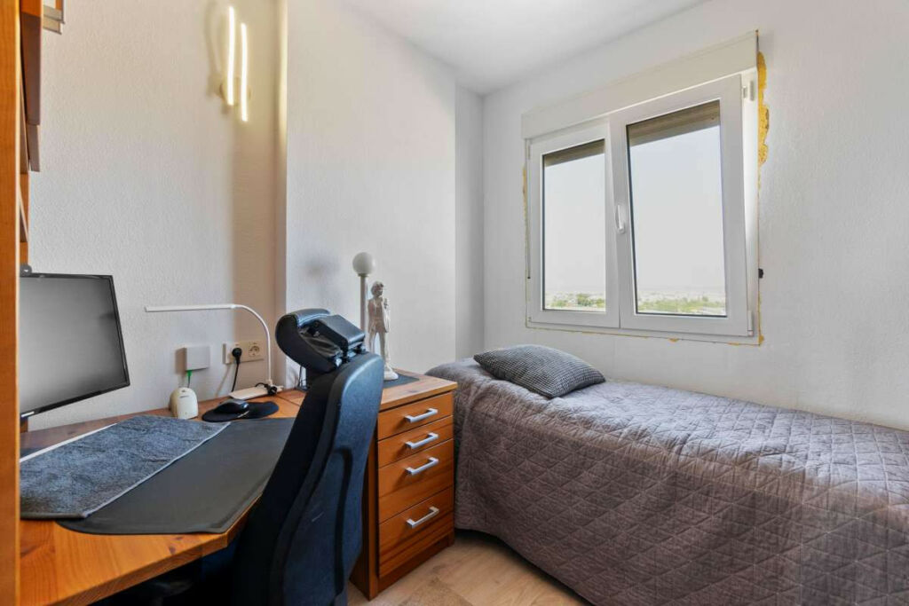 Middle Floor Apartment Torrevieja Alicante - image 12