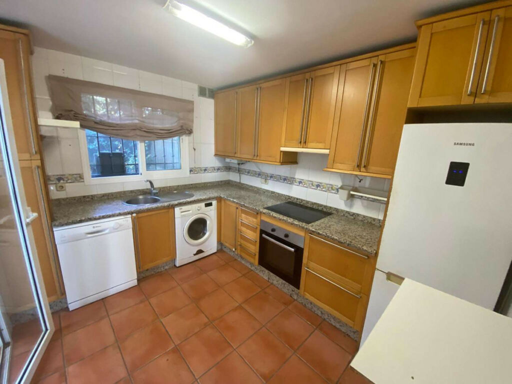 Townhouse Fuengirola Málaga - image 11