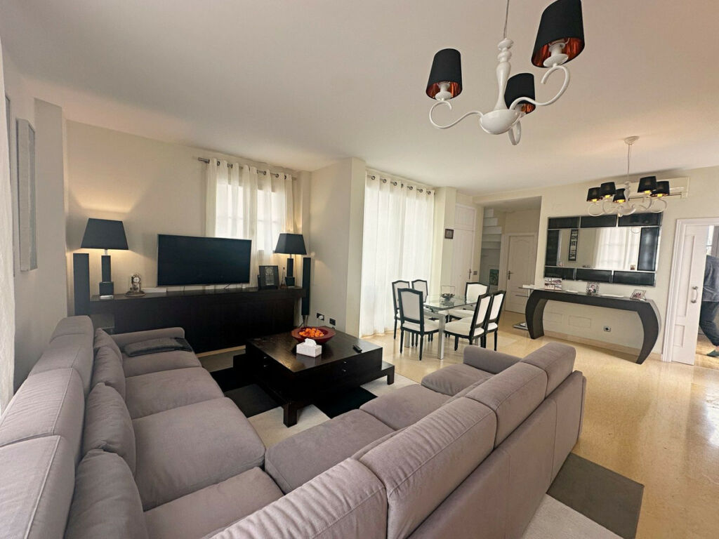 Detached Villa Selwo Málaga - image 11