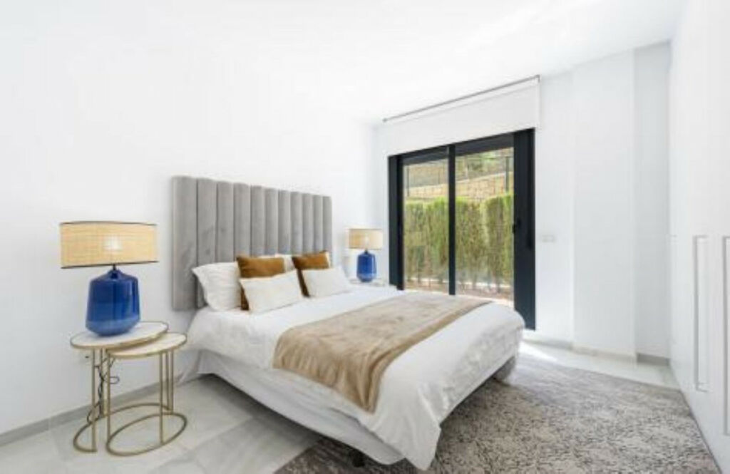 Ground Floor Apartment The Golden Mile Málaga - image 11