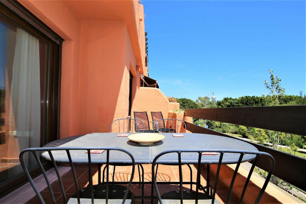 Middle Floor Apartment Estepona Málaga - image 11