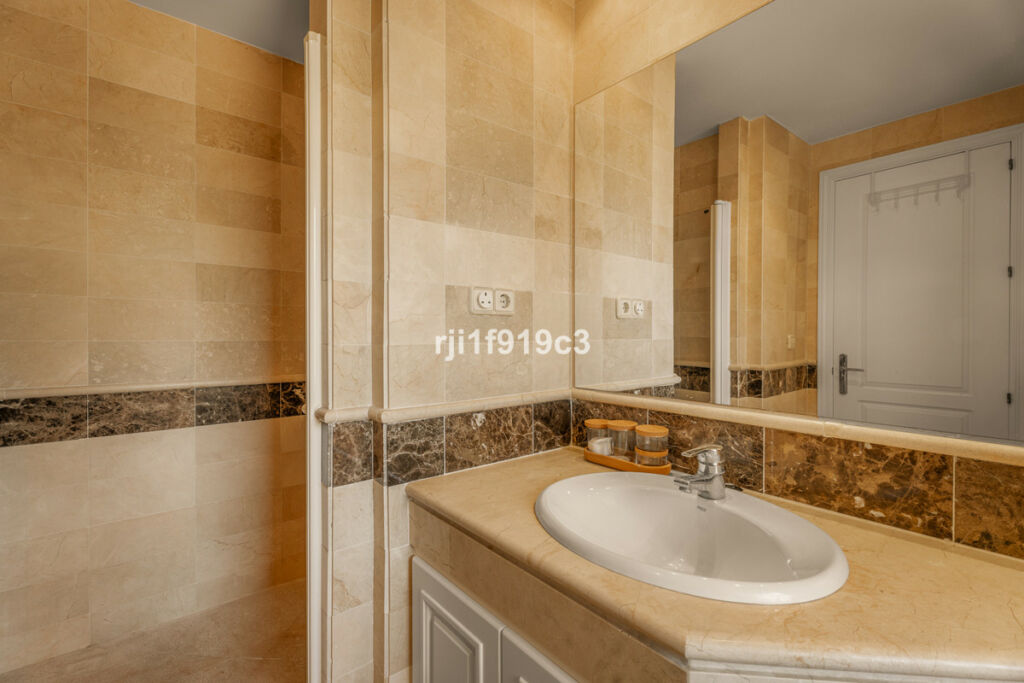 Middle Floor Apartment Elviria Málaga - image 11
