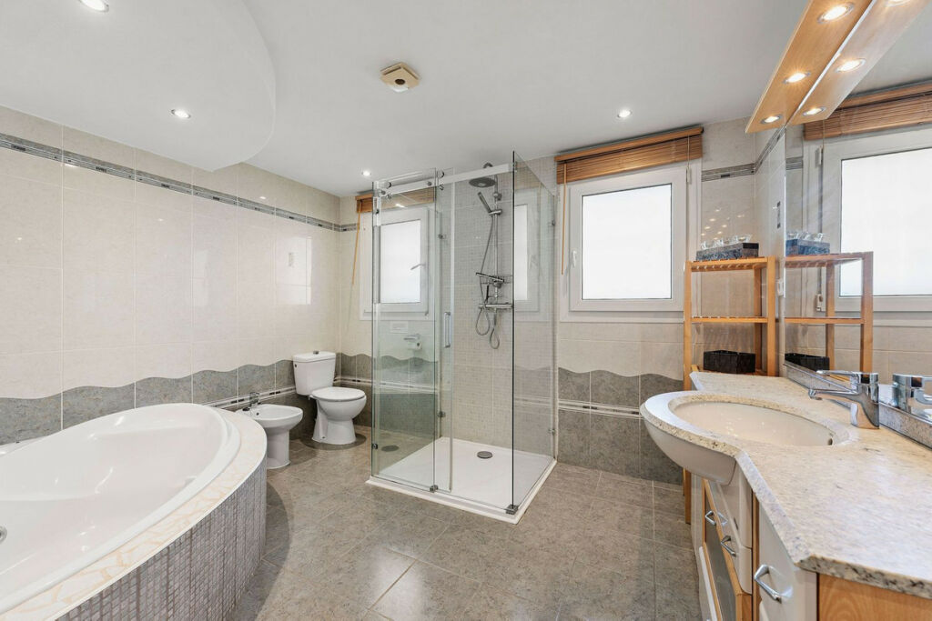 Detached Villa Alhaurín de la Torre Málaga - image 11