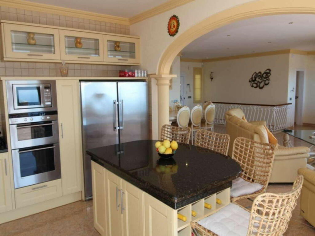Detached Villa Moraira Alicante - image 11