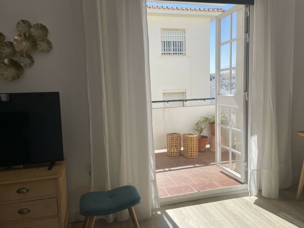 Middle Floor Apartment Estepona Málaga - image 11