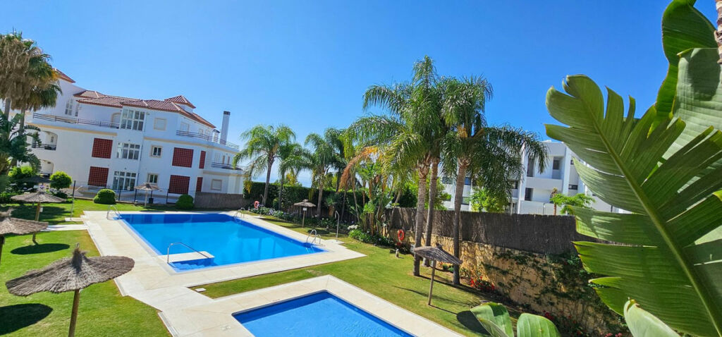 Middle Floor Apartment La Duquesa Málaga - image 11