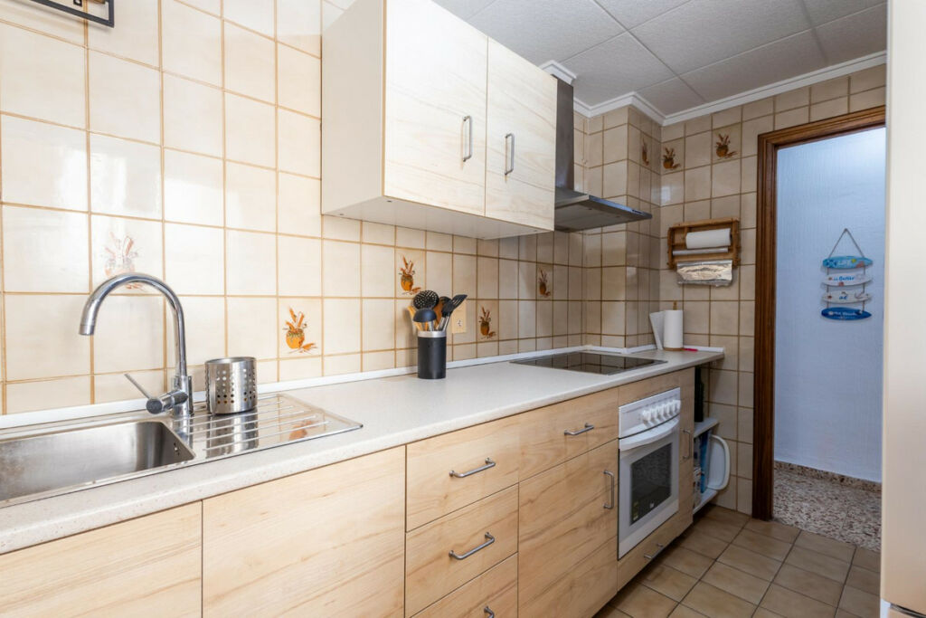 Middle Floor Apartment Torrevieja Alicante - image 11