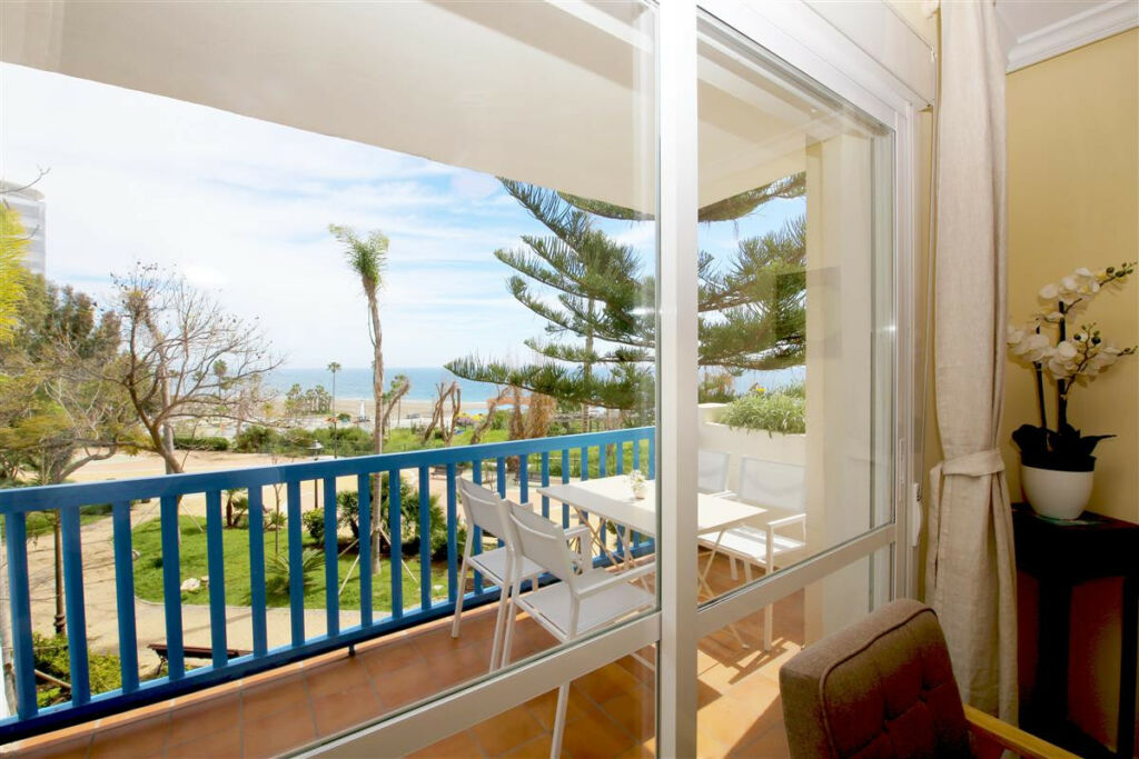 Middle Floor Apartment Estepona Málaga - image 11