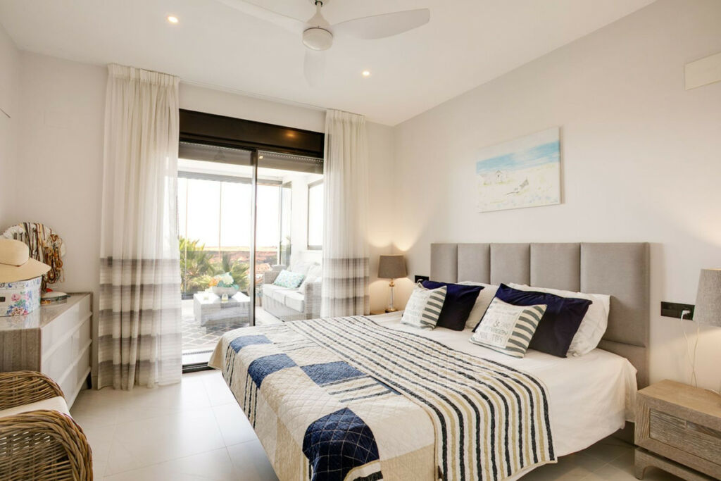 Middle Floor Apartment Estepona Málaga - image 11