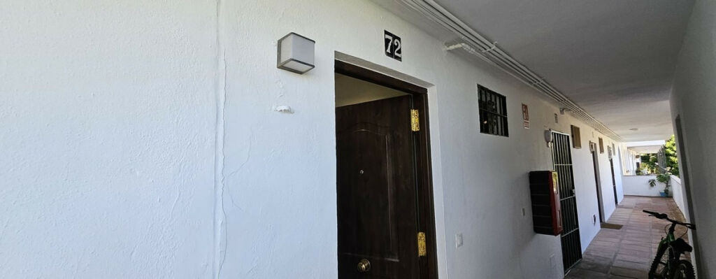 Middle Floor Apartment Estepona Málaga - image 11