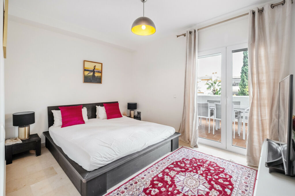 Middle Floor Apartment The Golden Mile Málaga - image 11