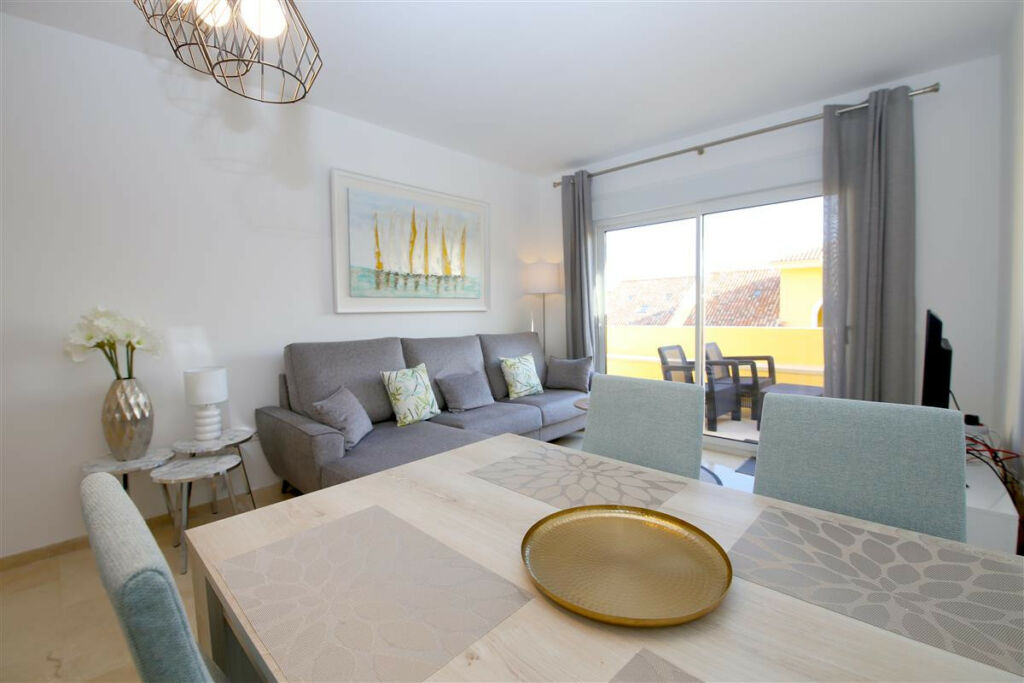Middle Floor Apartment Estepona Málaga - image 11