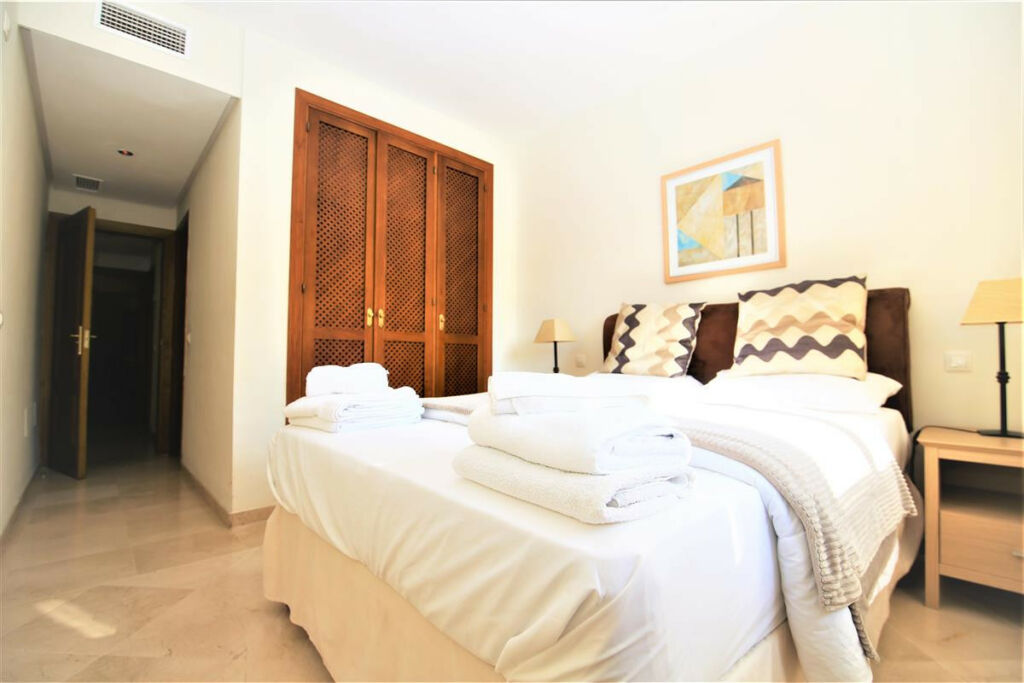 Middle Floor Apartment Estepona Málaga - image 11