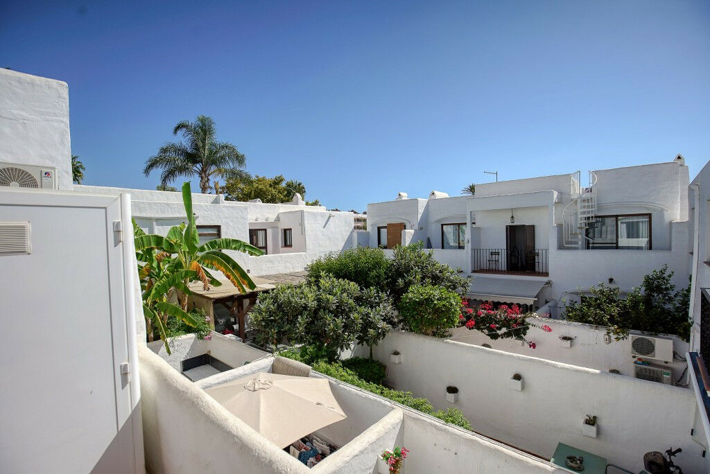 Townhouse Estepona Málaga - image 11